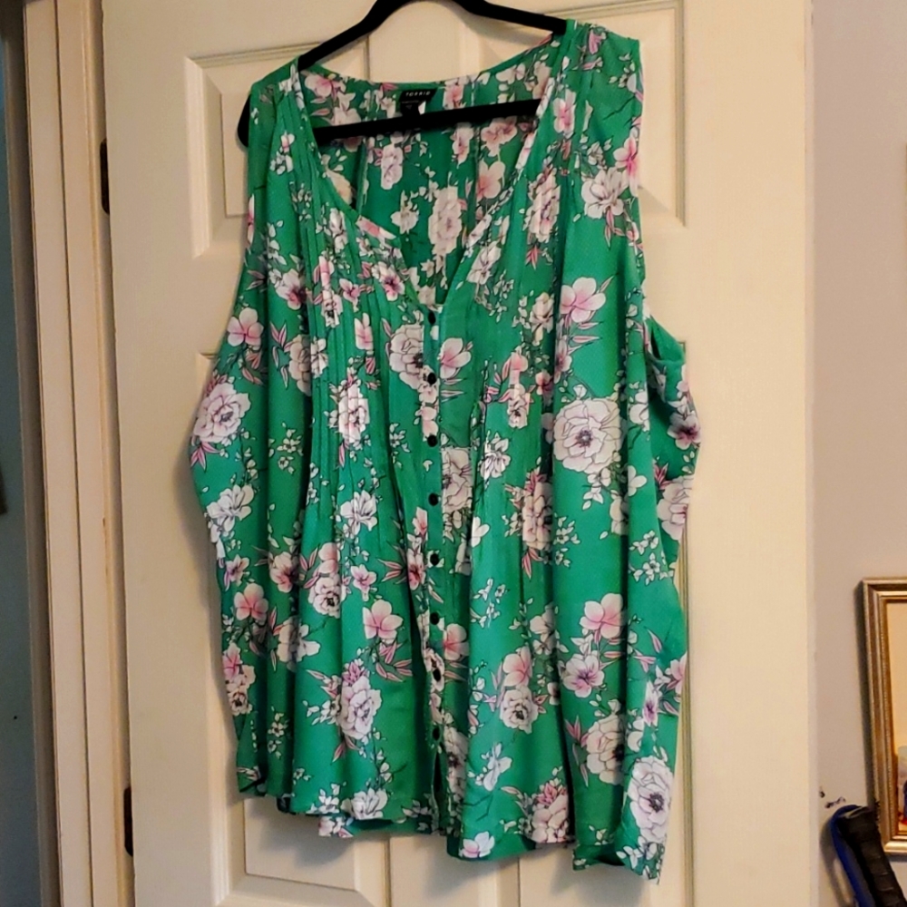 Size 3 Torrid sleeveless top in green